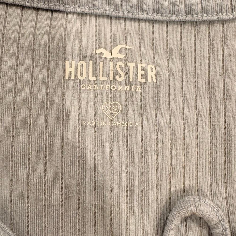 Hollister Light Gray Ribbed Top - Picture 2 of 2